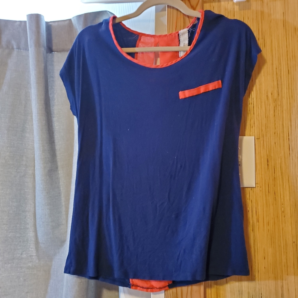 Blouse with keyhole